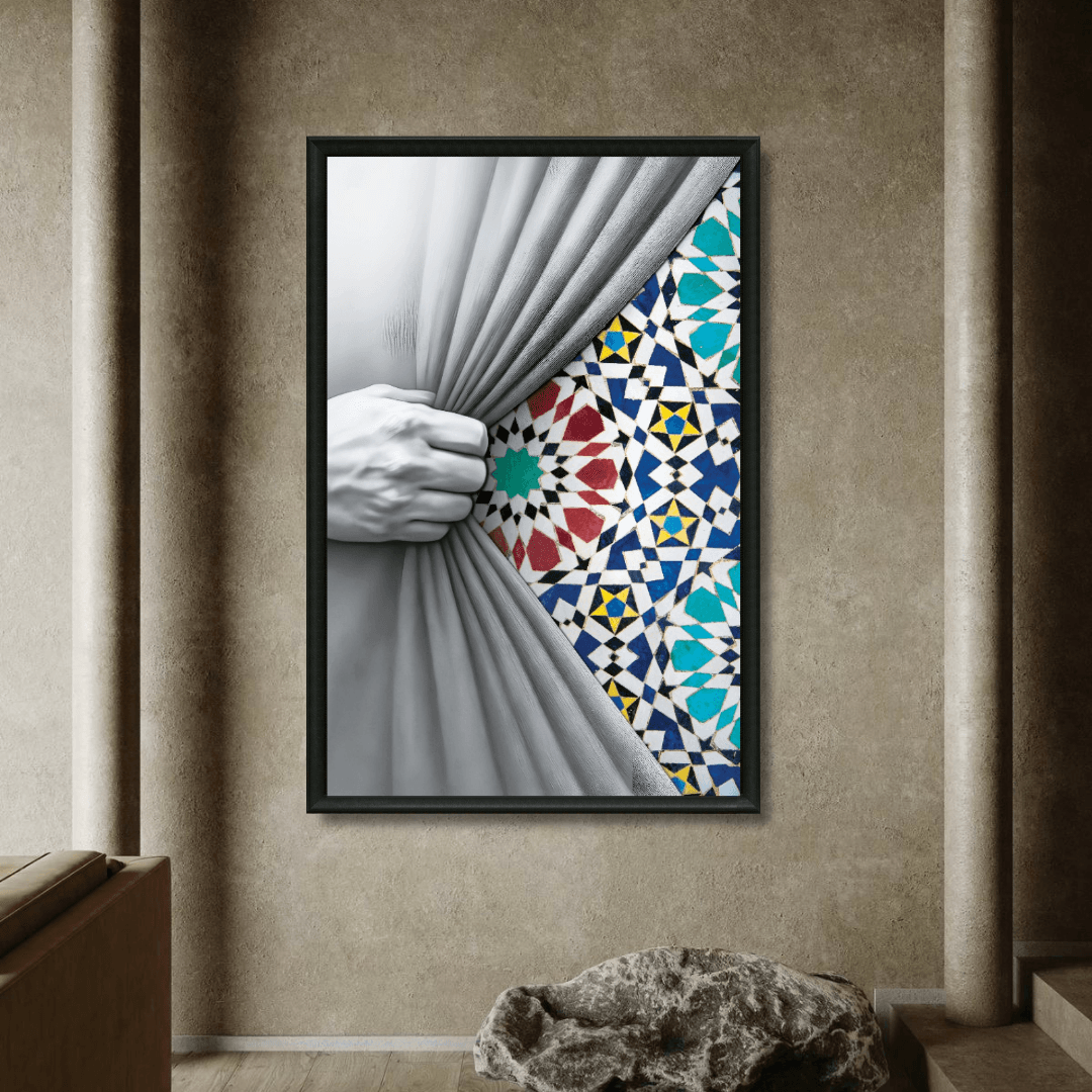 Tableau main zellige multicolore contemplatif marocain