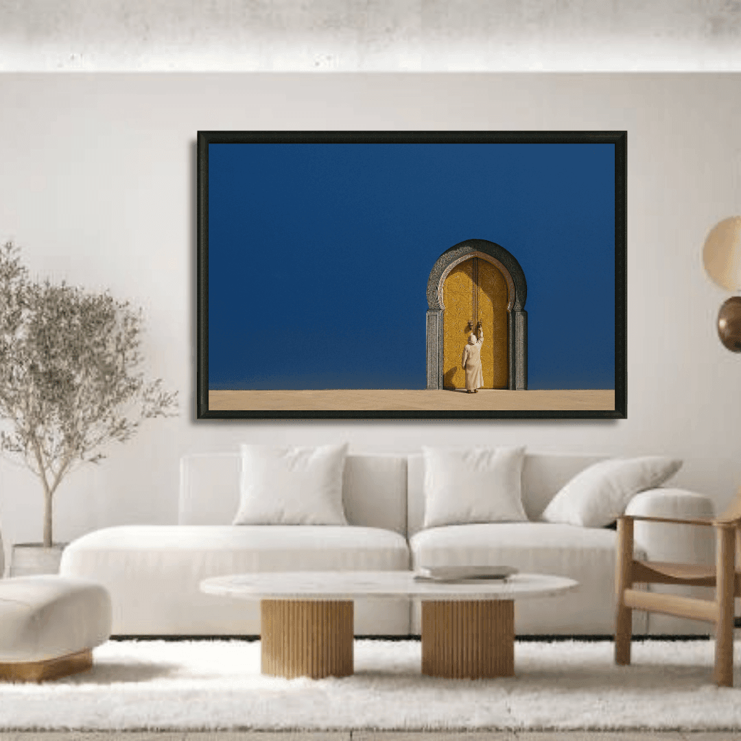 Tableau bleu majestueux porte dorée marocaine détail